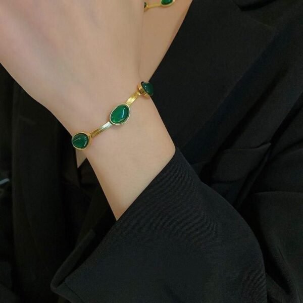 Oval Green Crystal Pendant Necklace Set With Bracelet - Image 3